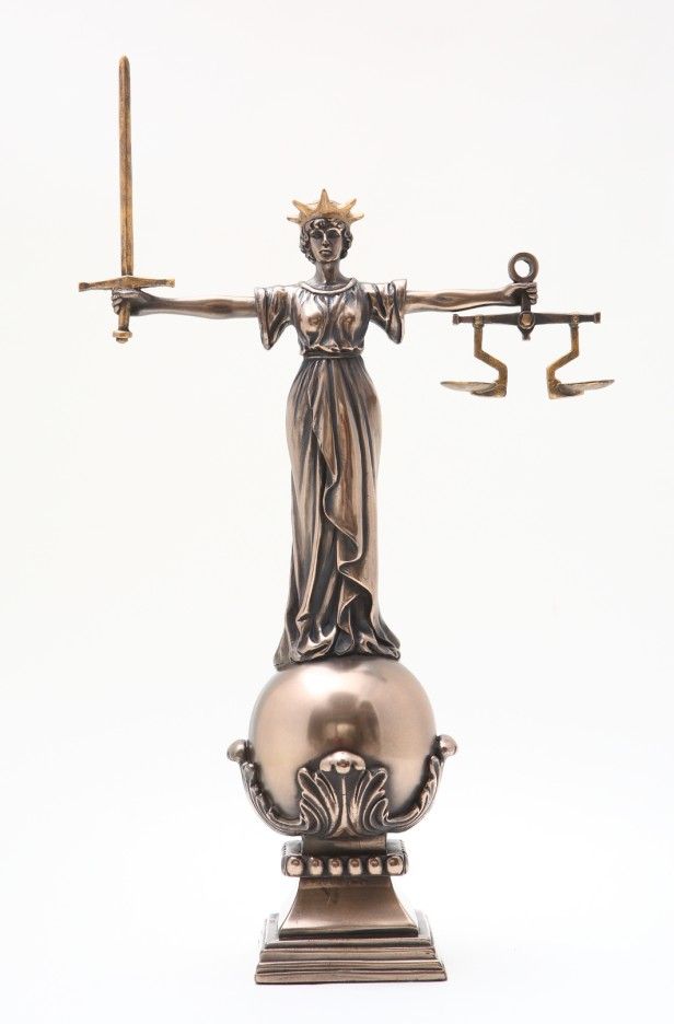 Item LADY JUSTICE LA JUSTICIAR STATUE OF THE OLD BAILEY FIGURINE