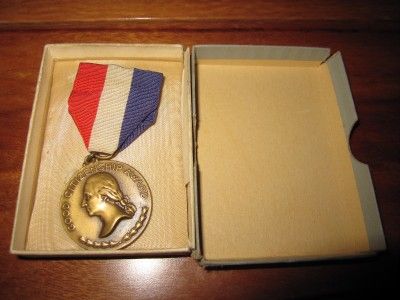 VINTAGE KOSCIUSZKO MEDAL ARTIST SIGNED AMERICAN HERO