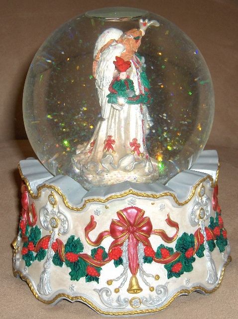 Music Box Winter White Angel Musical Waterglobe Maureen Drdak