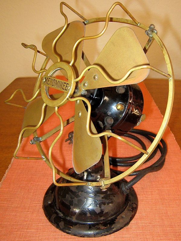 Antique Menominee Brass Blade Three Speed AC DC 8 Electric Fan