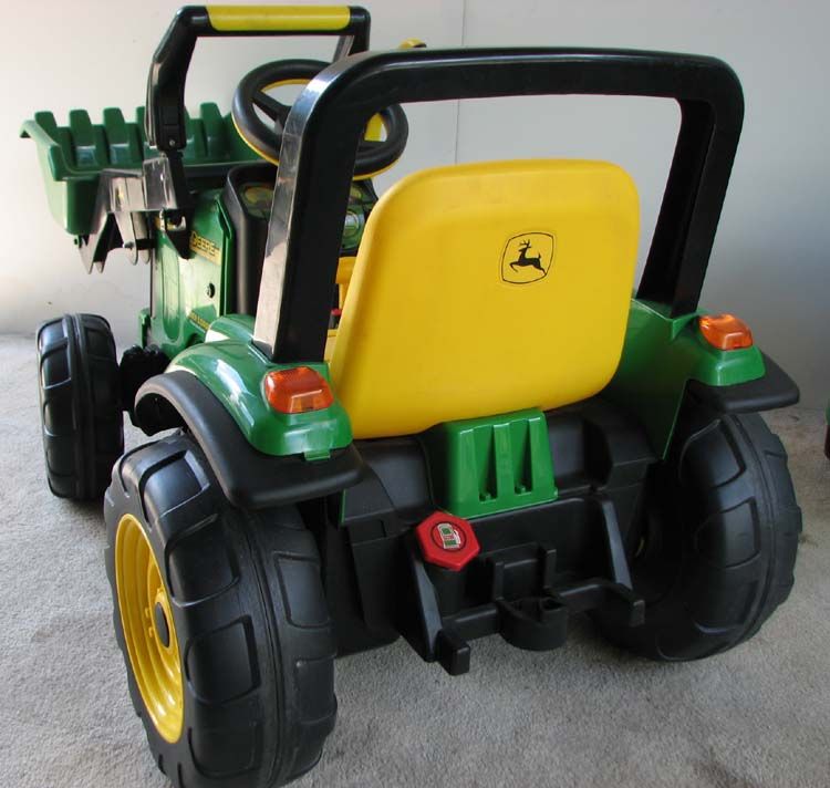 JOHN DEERE LOADER TRACTOR 12V POWER WHEELS hardly used NEW BATTERY PU