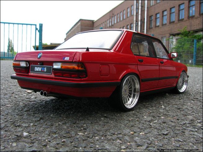 18 Tuning BMW M5 E28 Rot   AUTOart   Limousine mit Alpina.Echt Alu