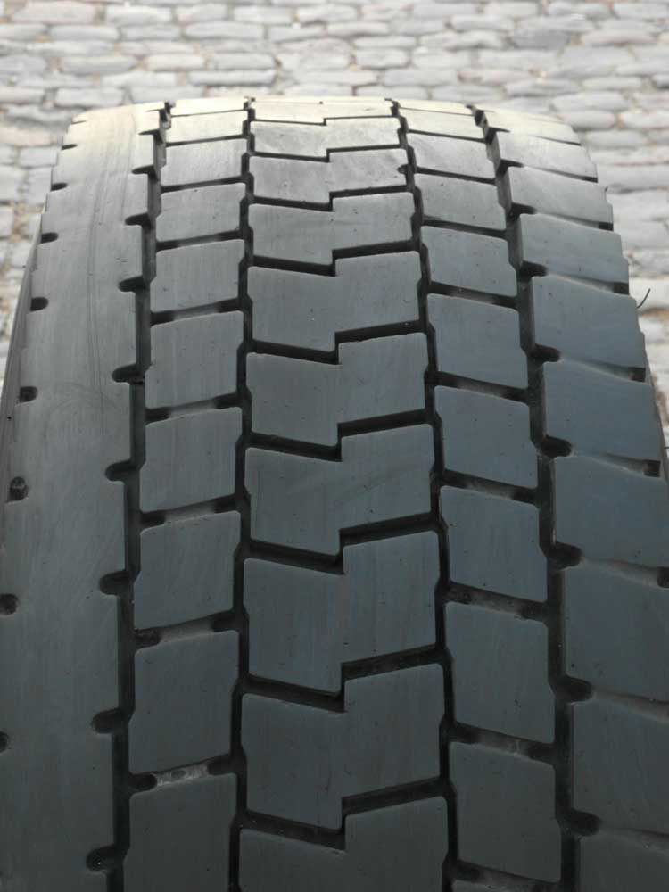 295/60 R22,5 】 Pirelli Amaranto TH88 150/147 L M+S gebraucht