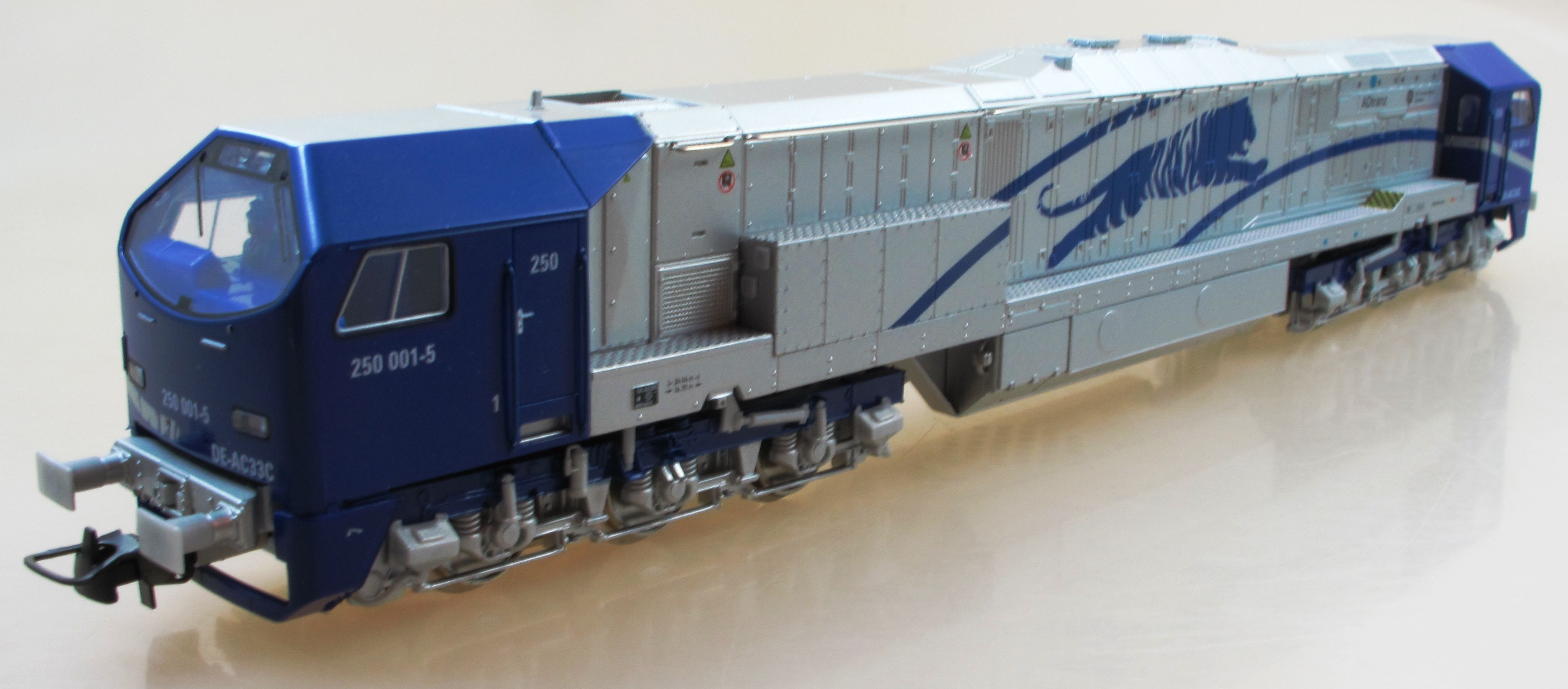 Mehano Spur H0 DIGITAL T167 Diesellok Blue Tiger OVP