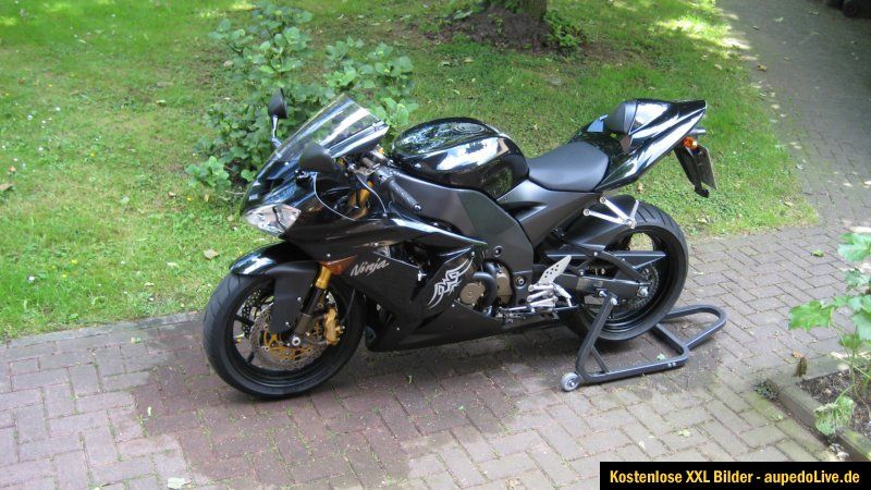 Kawasaki ZX 10R Ninja   174 PS   12700 Km   Modell 2004   Schwarz   1