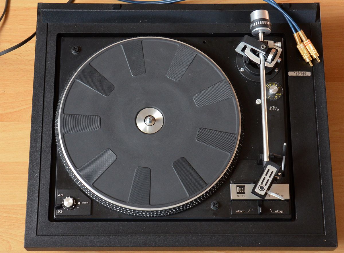 DUAL 1237 Plattenspieler. Turntable. Bittet Text beachten