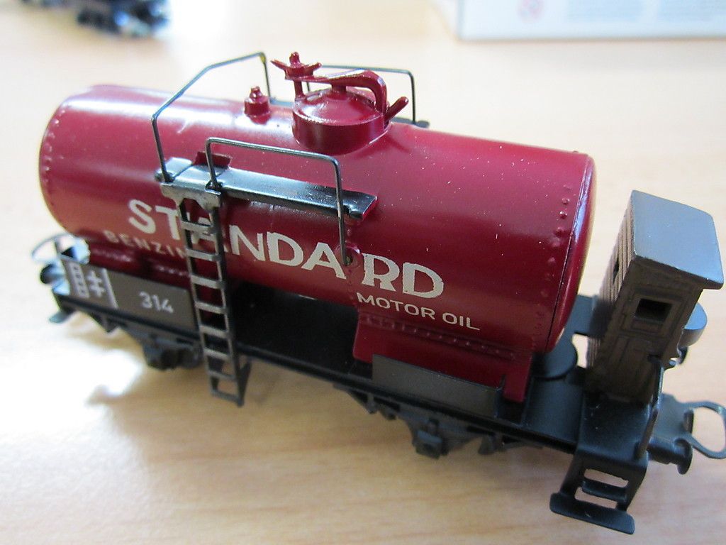 Märklin H0 Sondermodell, 314 Kesselwagen Standard Benzin dunkelrot