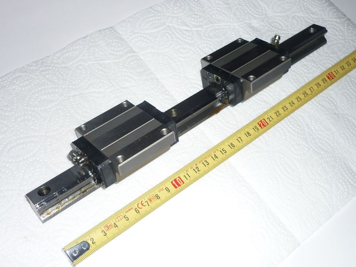 TOP THK  HSR Linearführung mit 2 Führungswagen 325 mm lang