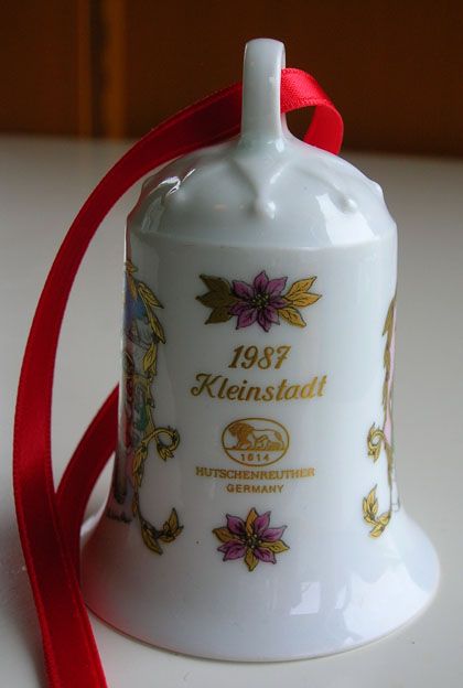 Hutschenreuther Porzellan Weihnachtsglocke 1987   7 cm   Ole Winter