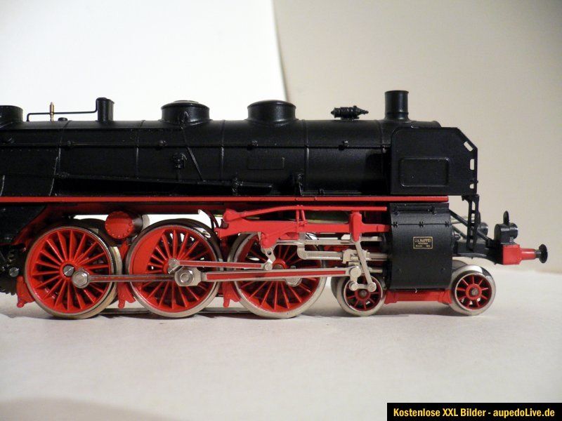 Märklin HO 3093 ( 3618 ) Schnellzug Schlepptenderlok BR 18 der DB in