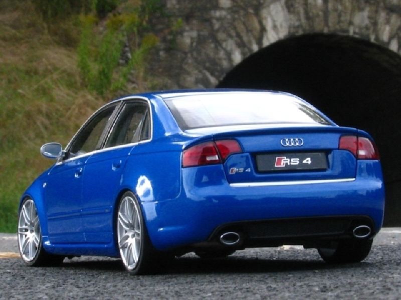 18 Tuning Audi A4 RS4 LIMO   RS Blau   Fahr & Lenkbar