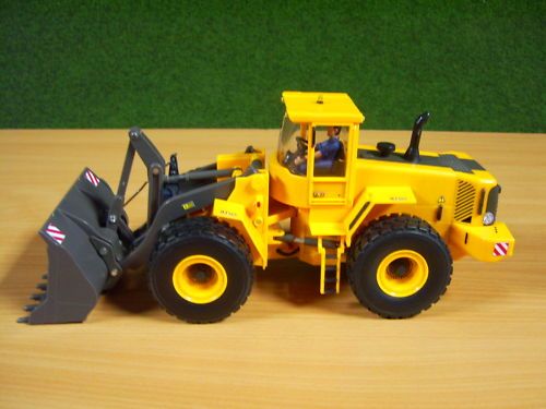 RC Umbau Radlader VOLVO L220E Control mit Licht im Maßstab 132