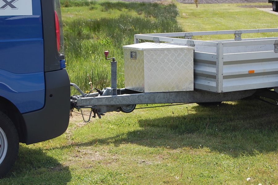 Alu Staubox Anhänger Deichselbox Riffelblech Toolbox