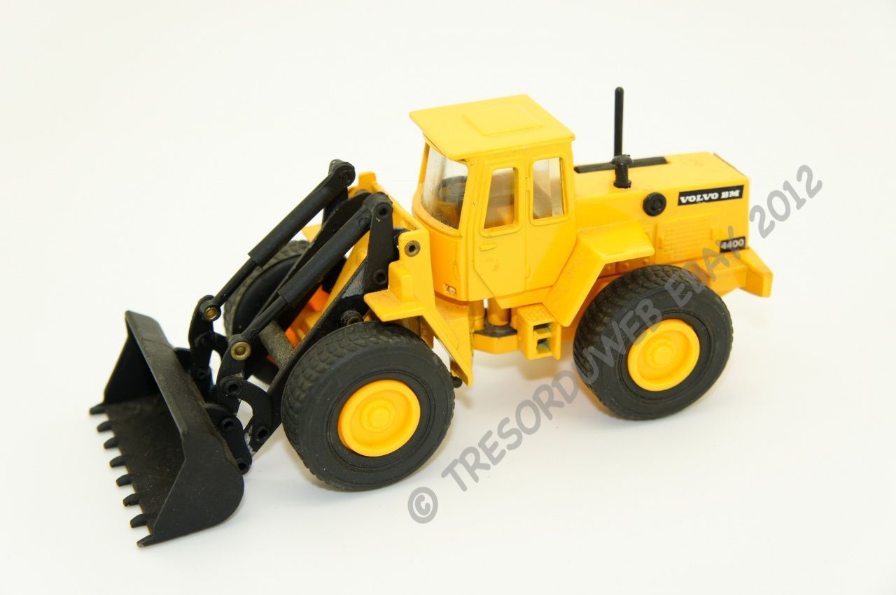 CONRAD 1/50 TRAVAUX PUBLICS CHARGEUR VOLVO BM 4400 LOADER