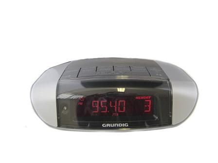 Grundig Sonoclock 660 Uhrenradio Radiowecker Radio Wecker Uhr B WARE