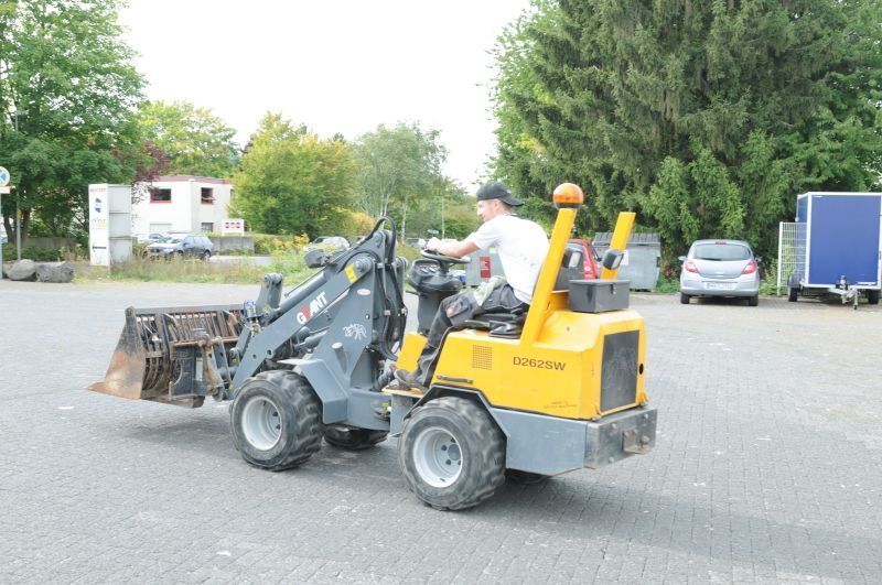 Hoflader Radlader BJ 2006 / 682 Std. / Schaufel + Palettengabel