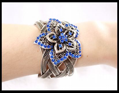 DESIGNER ARMBAND ARMSPANGE ARMREIF SILBER BLAU STRASS KRISTALLE BLÜME