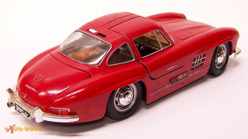 Altes Bburago Modellauto; Mercedes Benz 300 SL Flügeltüren; M 1/24