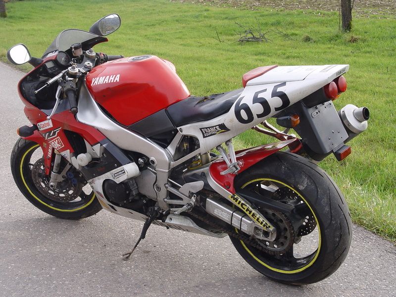 YAMAHA R1 RN01 Ez. 3 99 Rennhure Stuntbike Driftqueen oder Schlachtkuh